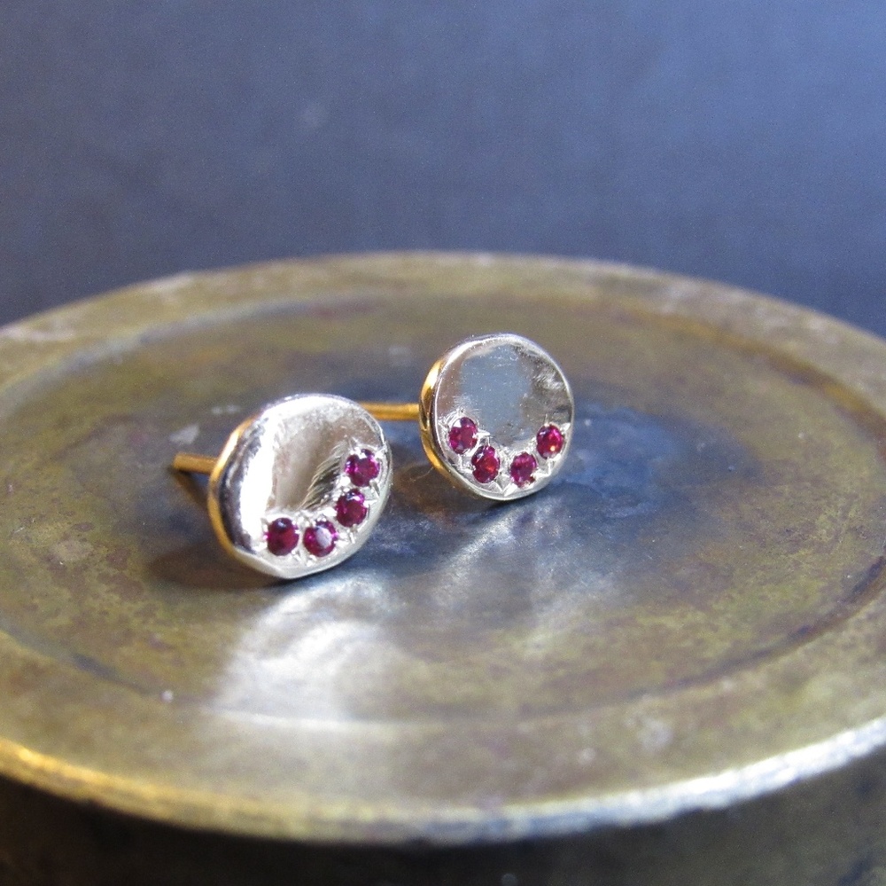 Gold Ruby earrings. - Picture 5 of 6